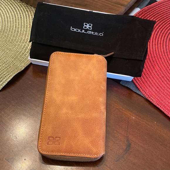bouletta Other - New Bouletta Magnetic Wallet Detachable Leather Wallet Phone Case